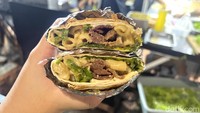 Big Kebab seharga Rp 19 ribu juga sudah memuaskan. Isiannya sama seperti big fat kebab tetapi tidak ada sosis dan telur. Foto: Detikcom / Atiqa Rana