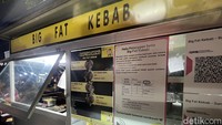 Main ke Taman Sunter rasanya tak lengkap kalau tak kulineran seru. Salah satu yang patut disambangi penjual kebab ini. Foto: Detikcom / Atiqa Rana
