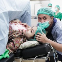 Tepat pada Minggu, 16 Februari 2025 Rizky Febian dan Mahalini membagikan kabar bahagia kelahiran anak pertama mereka. Dari keterangan unggahan Instagram diketahui anak pertama Rizky dan Mahalini lahir pada 15 Februari 2025. Foto: Instagram/@rizkyfbian/@mahaliniraharja