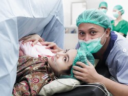 6 Potret Mahalini Lahiran Anak Pertama, Penuh Haru Didampingi Suami