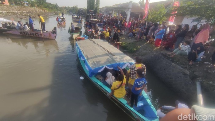 Meriahnya Tradisi Nyadran Nelayan Sidoarjo Jelang Ramadhan