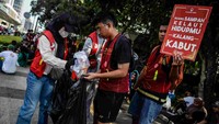 Aksi bersih-bersih sampah digelar untuk mengajak masyarakat agar tidak membuang sampah sembarangan.