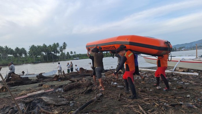 Tim SAR cari bocah perempuan hilang terseret ombak di Pantai Buol.