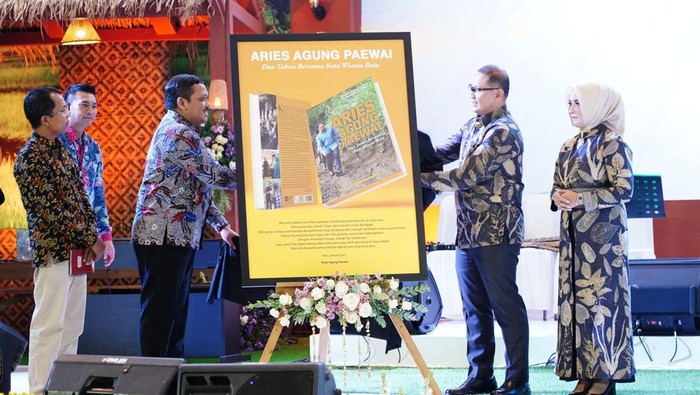 Peluncuran buku biografi Aries Agung Paewai.