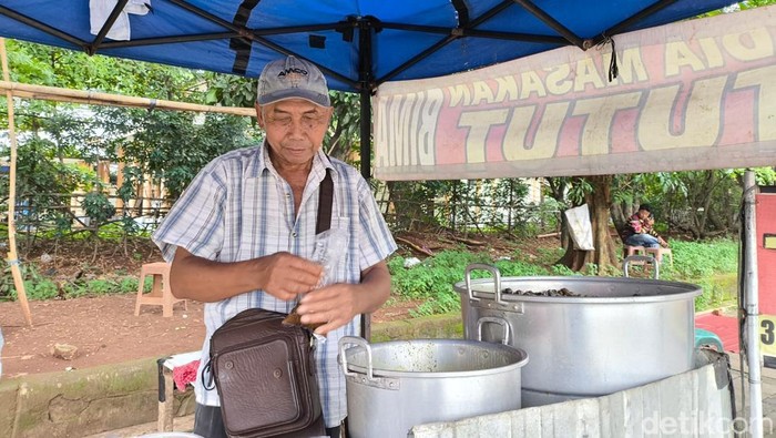 Penjual tutut di Cirebon