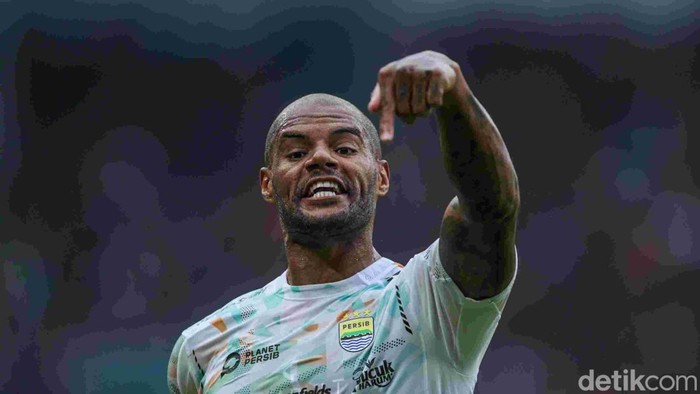 Laga Persija Jakarta vs Persib Bandung dalam lanjutan Liga 1 2024/2025 di Stadion Patriot Chandrabhaga, Kota Bekasi, Minggu (16/2/2025) berakhir imbang. Kedua tim harus puas dengan skor 2-2.