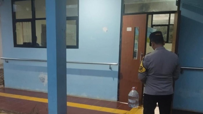 Polisi saat mengecek SLB di Bogor usai perampokan (dok. Istimewa)