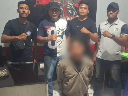 Polres Manggarai Barat menangkap pelaku pencurian sepeda motor (curanmor) berinisial VK alias Karlo di kawasan pelabuhan ASDP Labuan Bajo, Manggarai Barat, NTT, Sabtu (15/2/2025). (Foto: Istimewa)