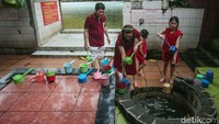 Kini masyarakat dapat menikmati kejernihan air sumur tanpa harus mengeluarkan uang, tak sedikit dari mereka membawa botol kosong dan pulang membawa air dari sumur. Air tersebut masih dipercaya dapat membawa keberkahan hingga kesembuhan. 