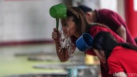 Tak hanya untuk mandi, pengunjung yang rutin ke sumur beji mengikuti pengajian rutin atau tawasulan bersama generasi ketiga Raden Ujud Beji bernama M Satiri. 