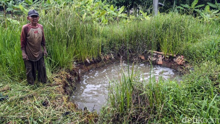 Kota Depok memiliki beragam kisah unik, di beberapa wilayahnya masih menyimpan misteri terkait adanya sumur-sumur yang dianggap keramat.