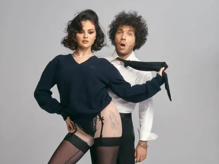 8 Pose Quirky Selena Gomez dan Benny Blanco, Bikin Heboh Internet