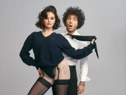 8 Pose Quirky Selena Gomez dan Benny Blanco, Bikin Heboh Internet