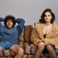 Selena juga memanfaatkan momen ini untuk mengumumkan kabar besar, album barunya yang berjudul I Said I Love You First akan rilis pada 21 Maret. Sebagai pemanasan, dia langsung merilis single pertama Scared of Loving You di hari yang sama. Foto: Instagram/@interviewmag