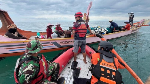 Tim SAR saat mencari balita yang hanyut di saluran irigasi Dusun Esoh, Desa Batu Tulis, Kecamatan Keruak, Lombok Timur, NTB, Minggu (16/02/2025). (Dok. Tim SAR Lombok Timur)