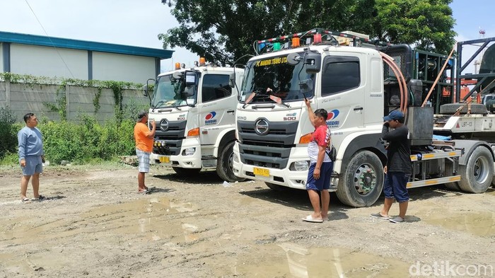 Truk muat coil tubing unit (CTU) untuk perawatan sumur Sukowati diadang warga setempat.