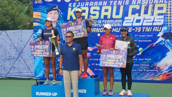 Wamenhan Marsdya TNI (Purn) Donny Ermawan Taufanto menutup kejuaraan tenis nasional bertajuk KSAU CUP 2025