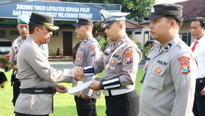 14 anggota Polres Mojokerto Kota dapat penghargaan