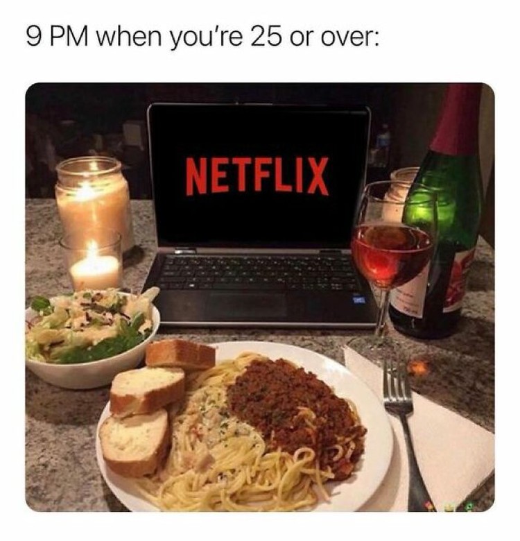 Nonton Netflix sudah jadi kebiasaan banyak orang. Makanya banyak yang me time dengan memilih Netflix and chill. Ini deretan meme kocak soal Netflix.