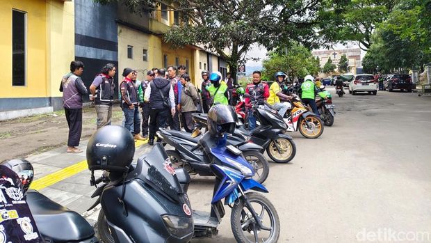 Aksi solidaritas ojol di Sukabumi