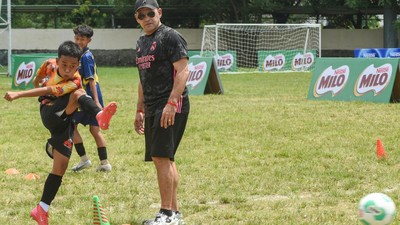 Antusiasme Bibit Muda Sepakbola RI Dilatih Cristian Gonzales