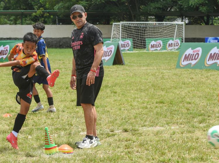 Antusiasme Bibit Muda Sepakbola RI Dilatih Cristian Gonzales