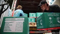 Bantuan pangan ini terdiri dari beras, gula, hingga minyak yang disalurkan melalui Badan Amil Zakat Nasional (Baznas).
