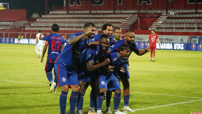 Arema FC vs PSS Sleman pesta gol di Stadion Soepriadi Kota Blitar