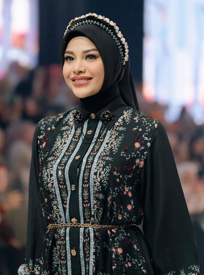 Penampilan Aurel yang makin cantik dan langsing juga tak kalah jadi sorotan. Dengan BB yang semakin turun membuat wajahnya juga makin terlihat tirus dan fresh. Foto: Instagram/@aurelie.hermansyah