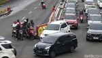 Bahaya! Pemotor Nekat Lawan Arah Demi Persingkat Jarak