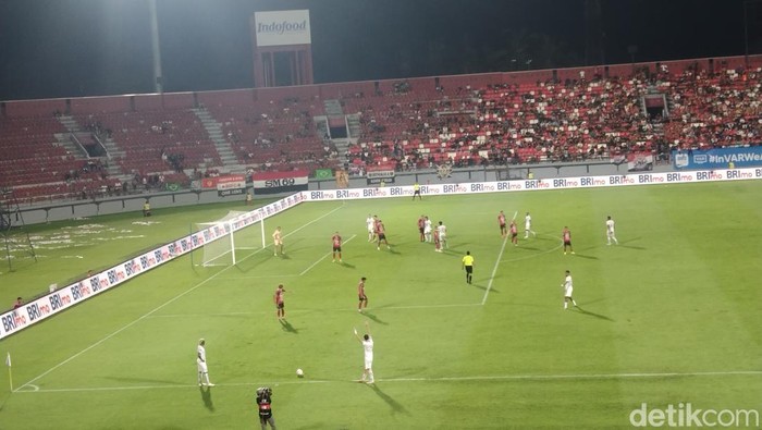 Laga Bali United versus Malut United di Stadion Kapten I  Wayan Dipta, Gianyar, Senin (17/2/2025).