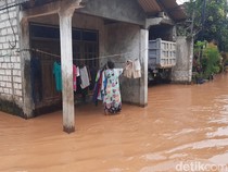 Sampah Picu Banjir Rendam Permukiman Warga Gadingrejo-Pantura Pati
