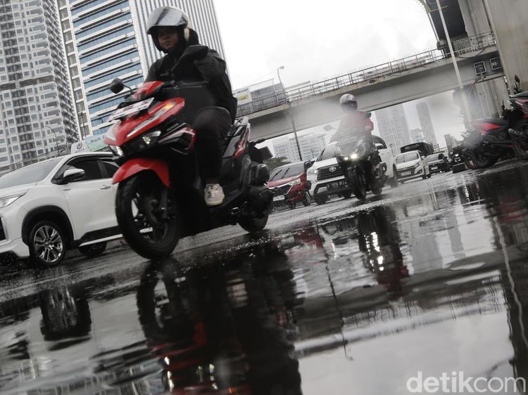 BMKG Prakirakan Jakarta Diguyur Hujan hingga 19 Februari