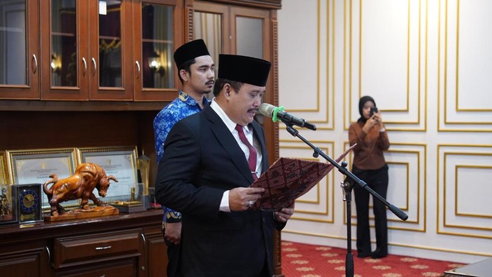 Bupati Pangandaran Jeje saat lantik sembilan pejabat di lingkungan Pemkab Pangandaran.