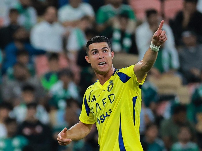 Soccer Football - Saudi Pro League - Al Ahli v Al Nassr - King Abdullah Sports City, Jeddah, Saudi Arabia - February 13, 2025 Al Nassrs Cristiano Ronaldo reacts after being substituted REUTERS/Stringer