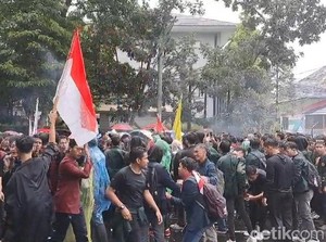Aksi Indonesia Gelap Berlangsung di Bandung, Ini Tuntutan Mahasiswa