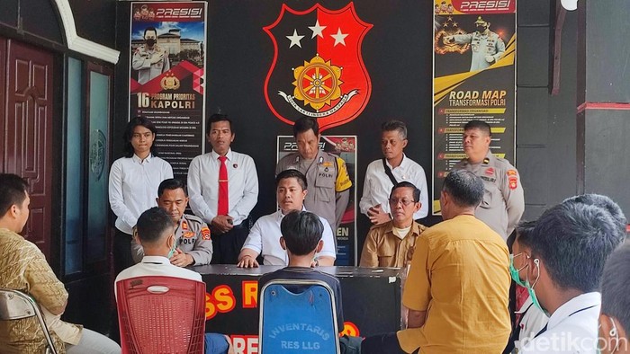 Dua pelajar SMP di Lubuklinggau yang terlibat duel saat diberi pembinaan polisi