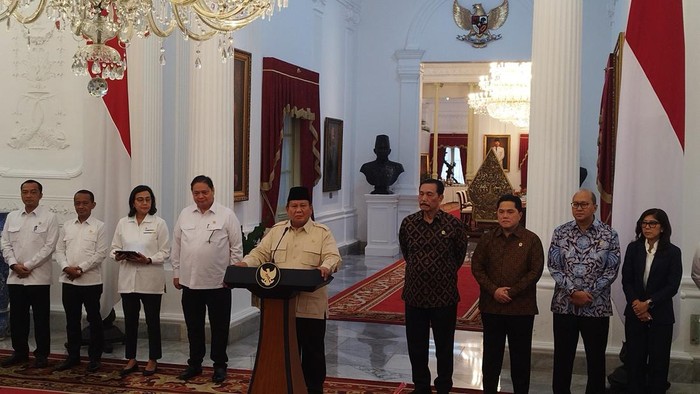 Eksportir Wajib Parkir Dolar 100% di RI Setahun, Prabowo Ungkap Untungnya.