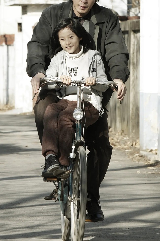 Kim Sae Ron memulai perjalanannya di industri hiburan Korea sebagai aktris cilik di usia sembilan tahun. Dia menjadi pemain utama film A Brand New Life pada tahun 2009. Bahkan menjadi aktris termuda yang menghadiri Festival Film Cannes di Prancis. Foto: Instagram