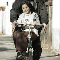 Kim Sae Ron memulai perjalanannya di industri hiburan Korea sebagai aktris cilik di usia sembilan tahun. Dia menjadi pemain utama film A Brand New Life pada tahun 2009. Bahkan menjadi aktris termuda yang menghadiri Festival Film Cannes di Prancis. Foto: Instagram