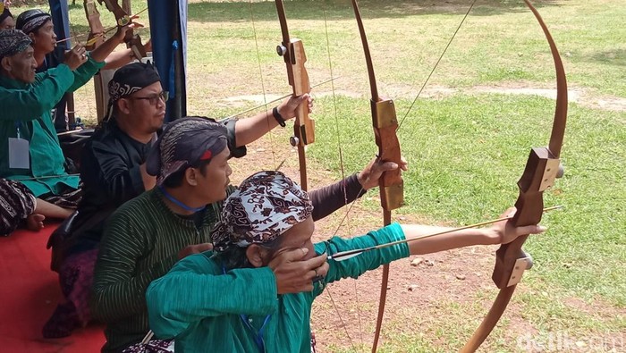 Gladhen Jemparingan gaya Mataraman di Cirebon