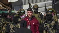 Ketiga sandera itu terdiri atas Sagui Dekel-Chen yang berkewarganegaraan Israel-Amerika, kemudian Sasha Trupanov yang berkewarganegaraan Israel-Rusia, dan Yair Horn yang berkewarganegaraan Israel-Argentina.  