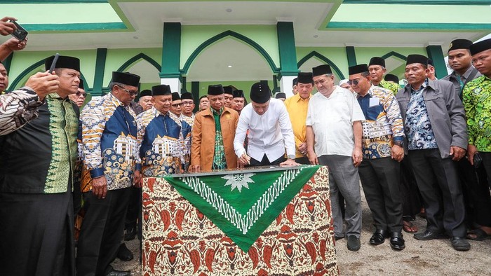 Ijeck resmikan masjid di Sipirok. (Foto: Istimewa).