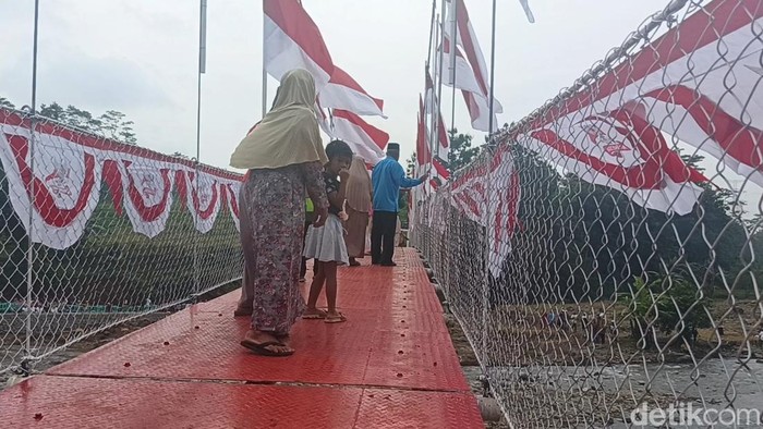 Penampakan Jembatan Merah Putih di Kecamatan Tersono, Batang, Senin (17/2/2025).