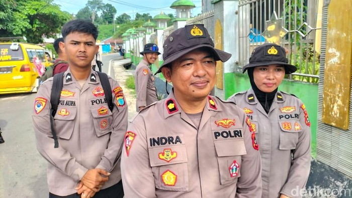 Kabag Ops Polresta Sorong Kompol Indra Gunawan saat memberikan keterangan kepada wartawan.