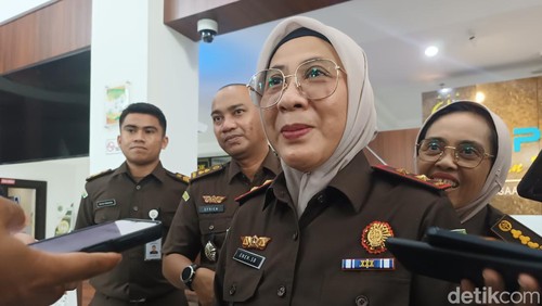 Kajati NTB Enen Saribanon, saat ditemui awak media di kantornya, Senin (17/2/2025). Foto: (Edi Suryansyah/detikBali)