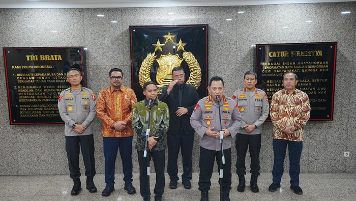 Kapolri Jenderal Listyo Sigit Prabowo usai rapat bareng Menhut