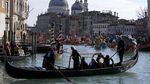 Kemeriahan Parade Dayung Tradisional di Kanal Venesia Italia