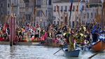 Kemeriahan Parade Dayung Tradisional di Kanal Venesia Italia