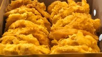 Di Sunter ada penjual pisang goreng khas Pontianak yang legendaris. Namanya Pisang Goreng Afong harganya dari Rp 5.000 per biji. Foto: Site Culinary/Visual
